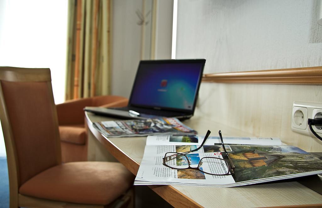 Airport Hotel Karsten โคโลญ ภายนอก รูปภาพ