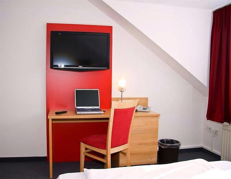 Airport Hotel Karsten โคโลญ ภายนอก รูปภาพ